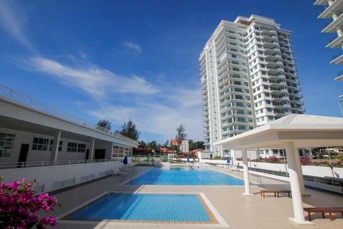 Bay Resort Condominium, 7, Beach-Front Sea View, 6-8 Pax Miri Eksteriør bilde