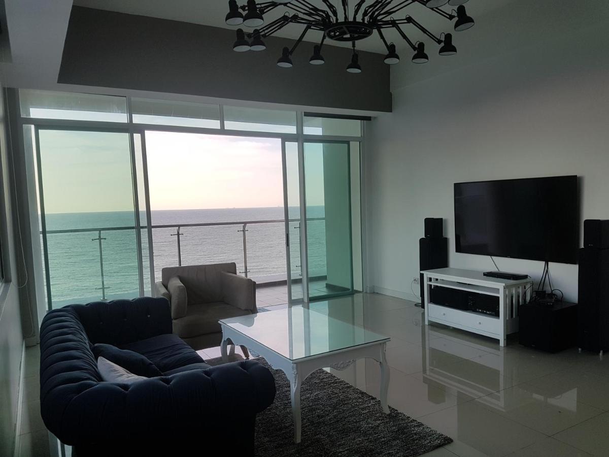 Bay Resort Condominium, 7, Beach-Front Sea View, 6-8 Pax Miri Eksteriør bilde